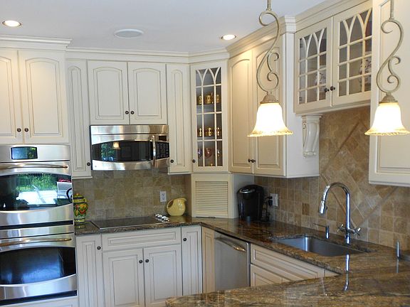 3rd image of 16 Dunhill Dr