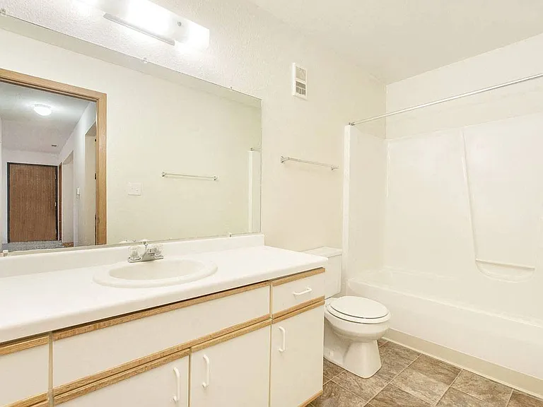 Tanglewood Apartments — Photo 18