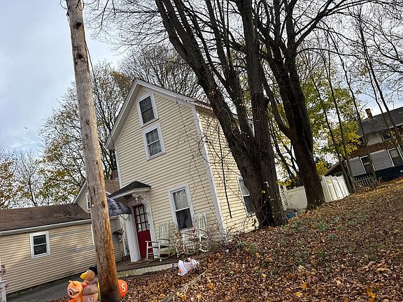 2nd image of 3 Clinton Ct