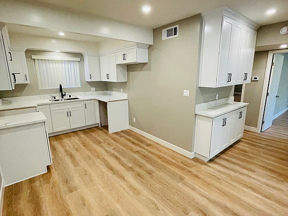 5th image of 212 S Jackson St APT 4