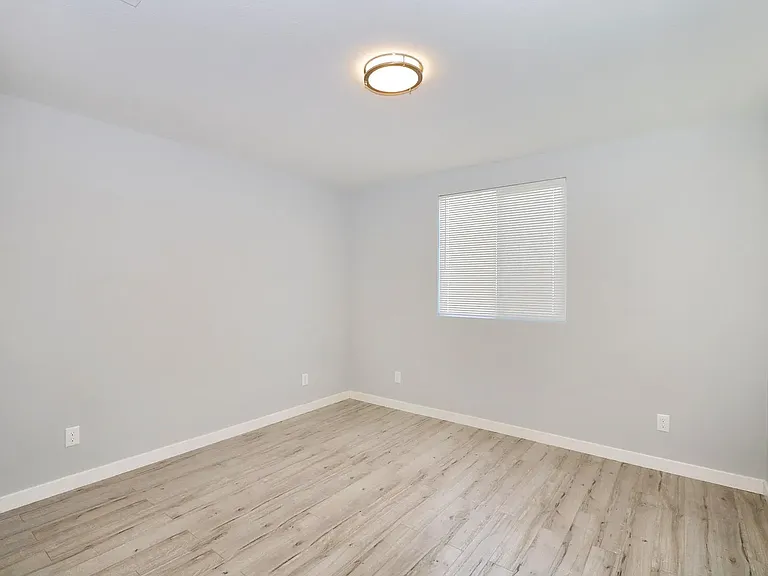 8921 S San Pedro St #A — Photo 10