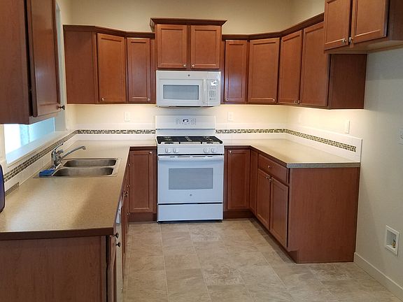 Gas stove, Dishwasher & Under-counter lighting