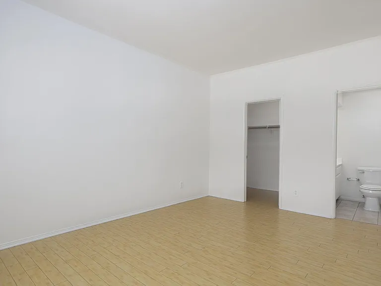 Cypress Apartments — Photo 9