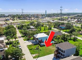 80 W 7th St, Kemah, TX 77565