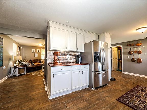 3rd image of 24 Grainey Dr