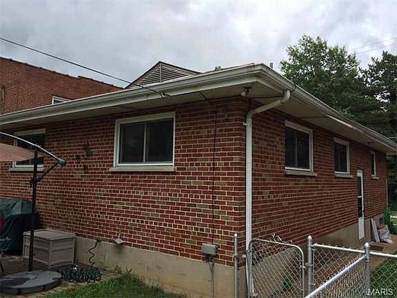 3rd image of 3267 Ivanhoe Ave