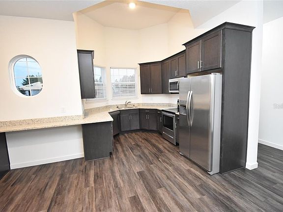 4th image of 373 Daffodil Ln