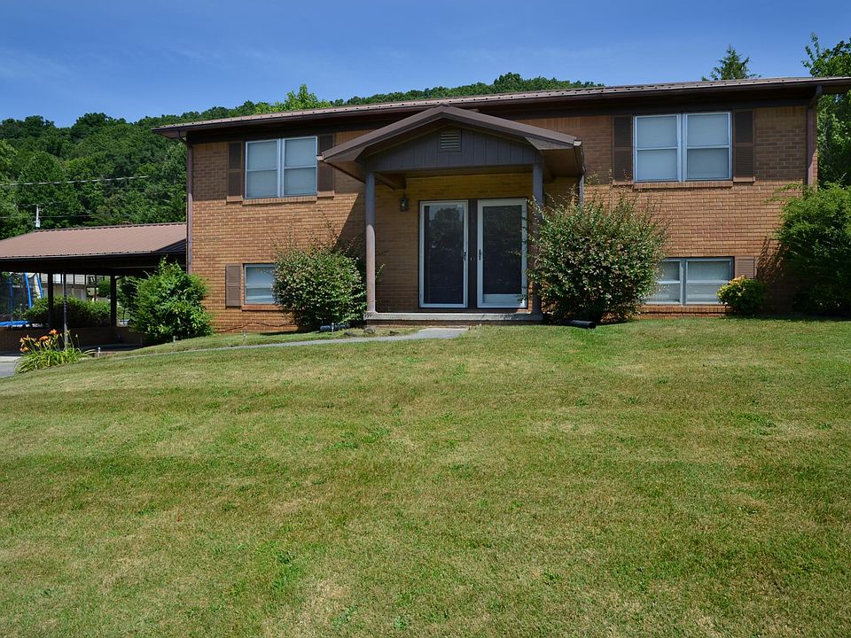 Brick Front. Landlord takes care of the yard work.