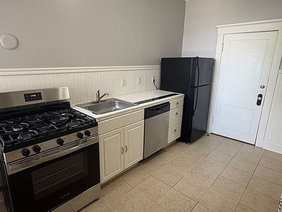 4th image of 115 N 33rd St APT 6