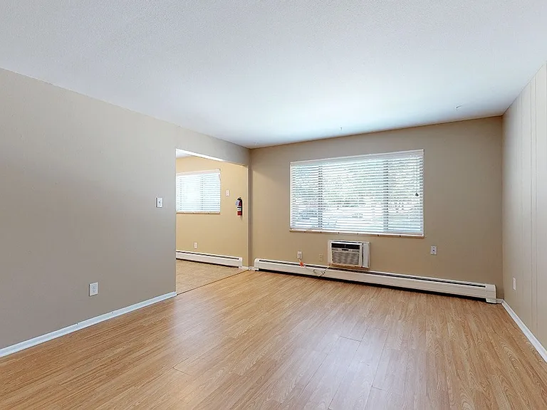 Woodside — Photo 10