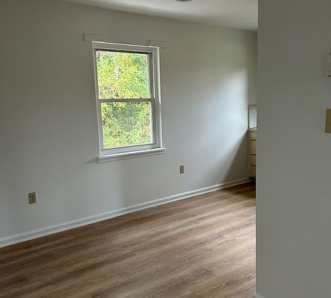 3rd image of 2822 Idlewild Blvd NE