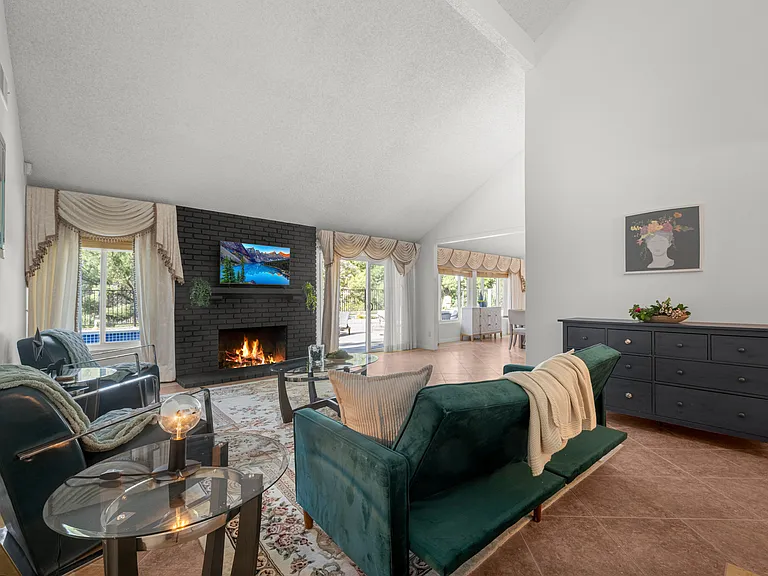 3258 Kirkham Dr — Photo 28