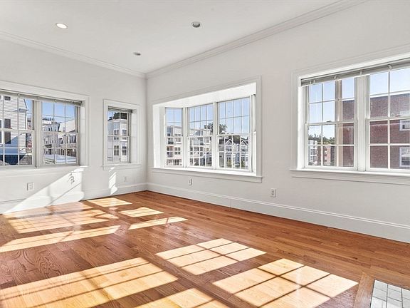 5th image of 823 E 6th St #3