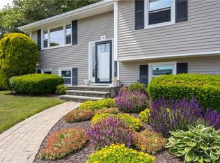 35 Namquid Dr, Middletown, RI 02842