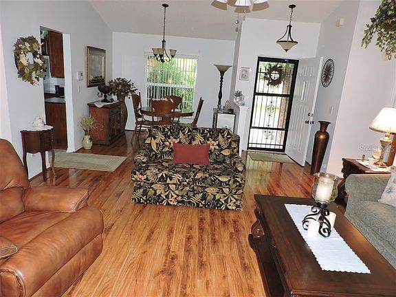 4th image of 735 Cambridge Way