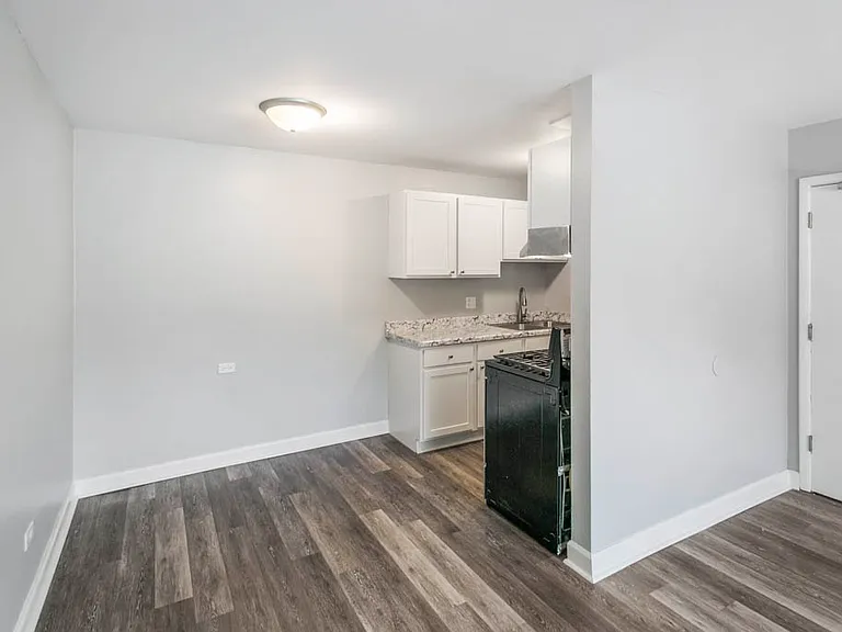 Linden Flats — Photo 17