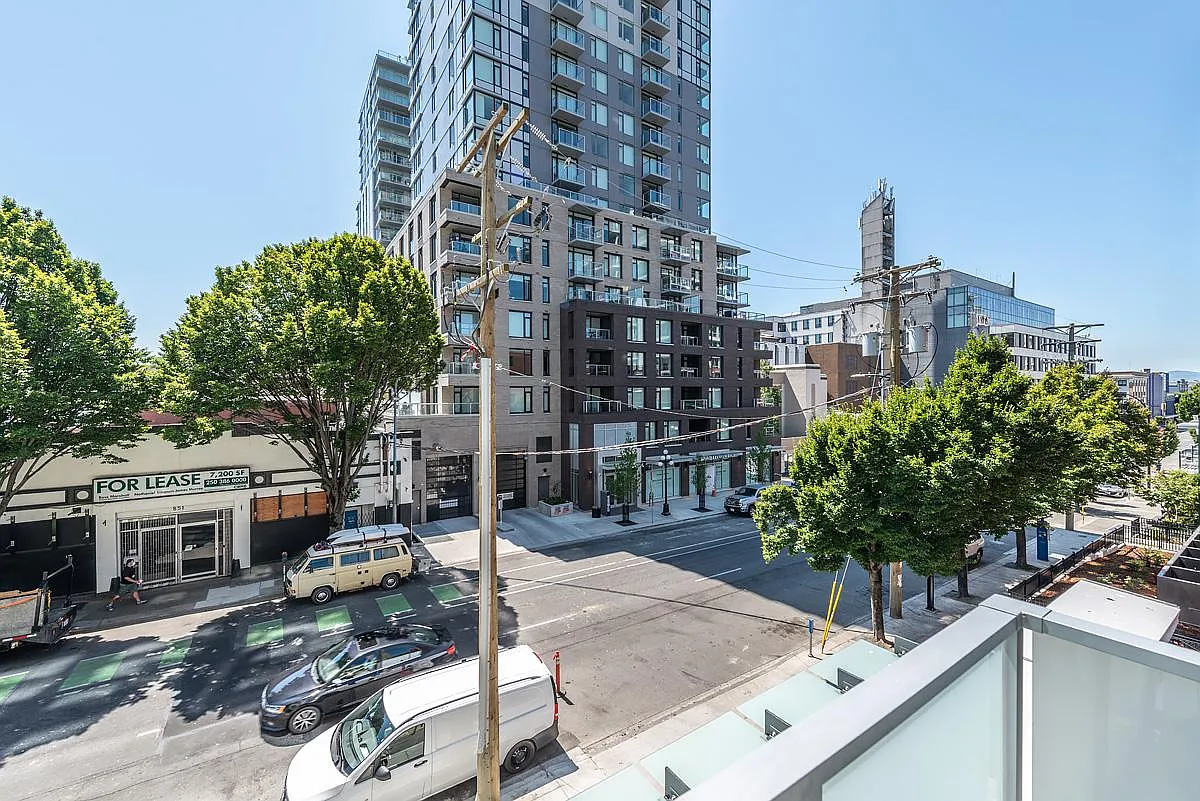 The Beacon at 1400 Quadra — Photo 3