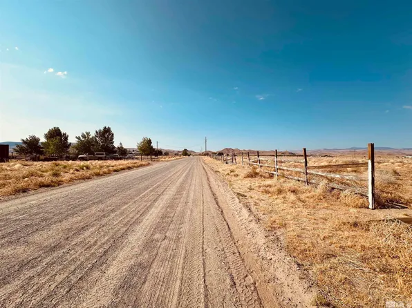 9275 Via Camino St, Silver Springs, NV 89429