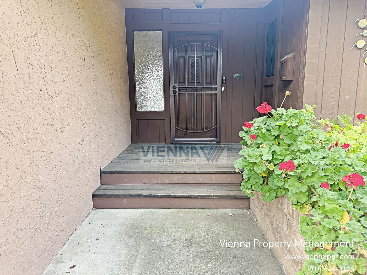 3 bed, 2.0 bath, 2255 sqft, $3,200 — Photo 4