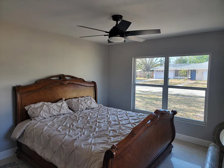 219 Crescent Ct E — Photo 25