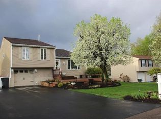 10 Wheatfield Dr, Cranberry Township, PA 16066
