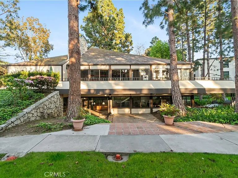 8650 Gulana Ave — Photo 35