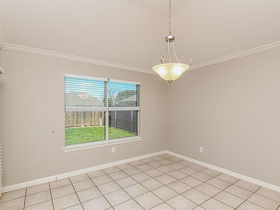 5th image of 220 Arrowhead Dr