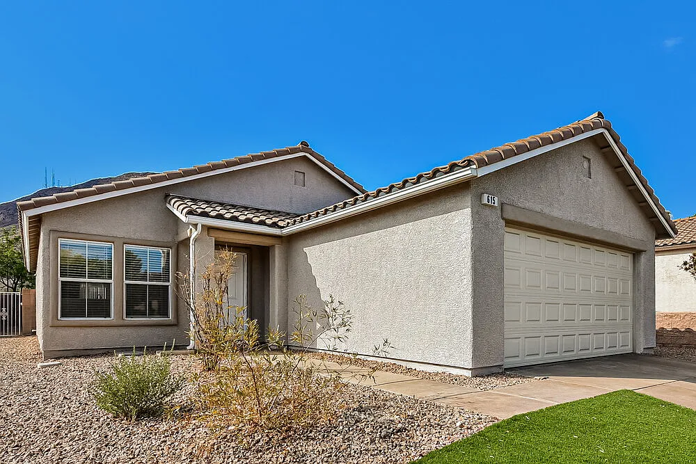 3 bed, 2.0 bath, 1396 sqft, $2,085 — Photo 3