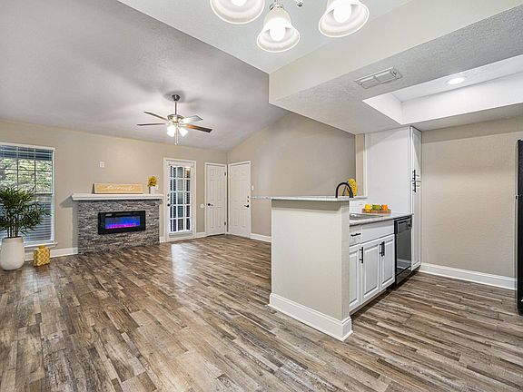 3rd image of 149 Valley View Dr #2