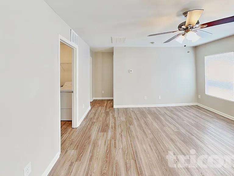 339 Oakleigh Ln — Photo 3