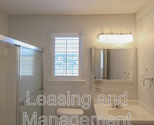 5th image of 516 Arlington Dr APT A4