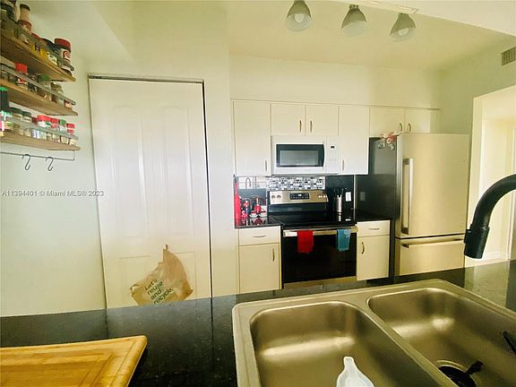 4th image of 1625 Kennedy Cswy APT 704D