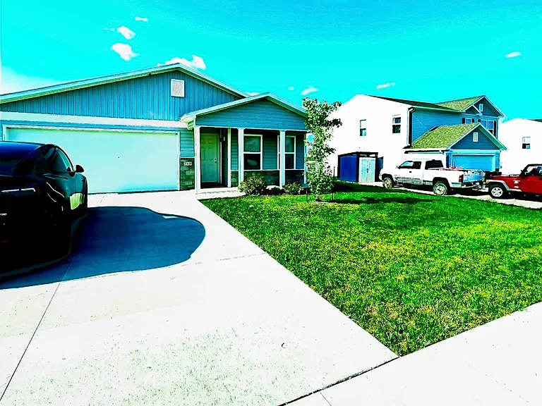 318 Post Oak Dr — Photo 1