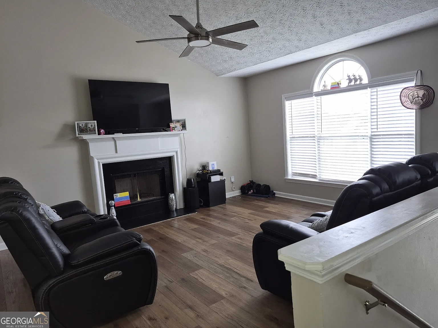 4 bed, 3.0 bath, 3926 sqft, $2,850 — Photo 3