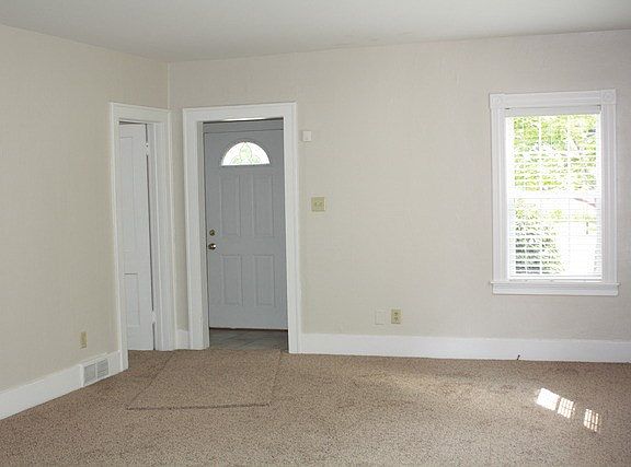 4th image of 425 Park Dr