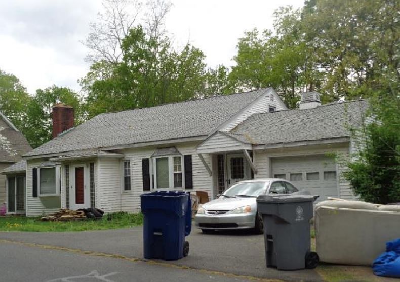 2nd image of 35 Ledge Rd