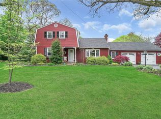123 Meadow Ln, Bayport, NY 11705