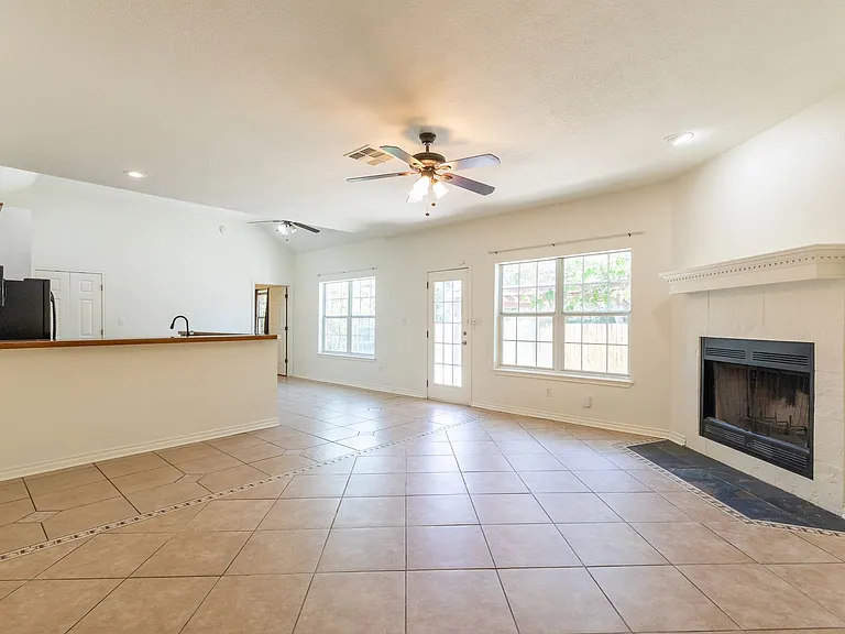 3310 Silver Oaks Dr — Photo 6