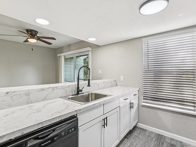 Winford Place Apartments — Photo 28
