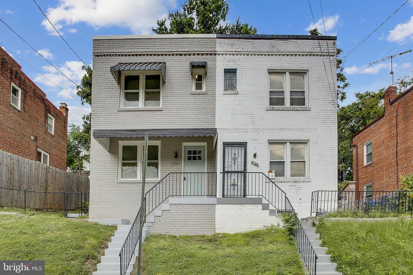 526 48th Pl NE photo 1