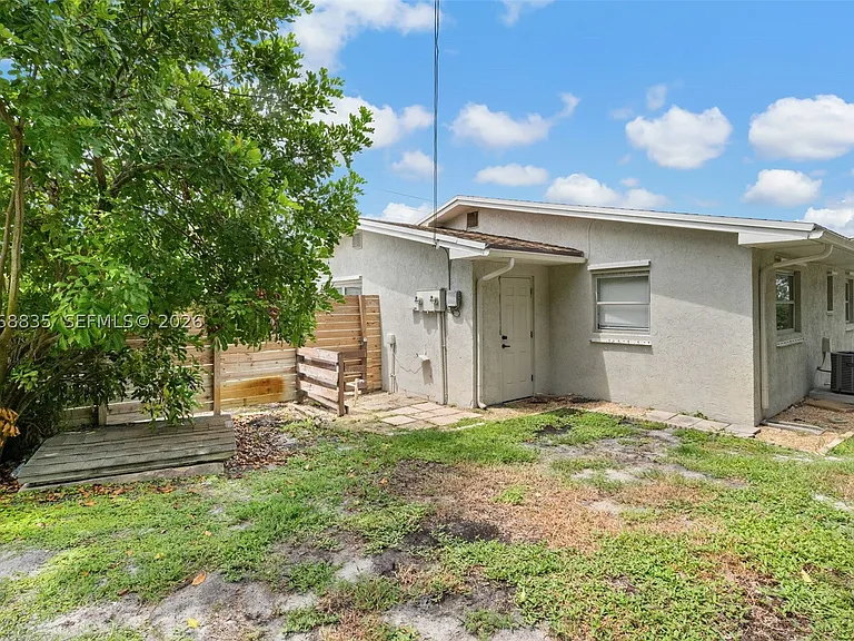 3317 NE Jeannette Dr — Photo 13