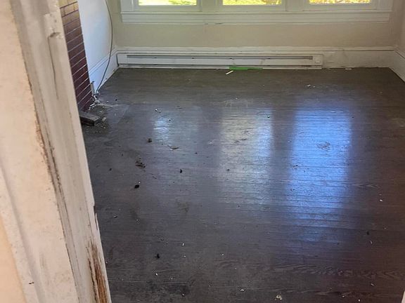 2nd image of 652 Montrose Ave SE