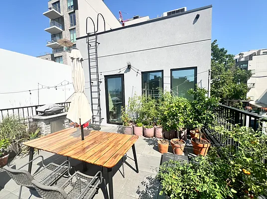 Rented by Michal Kuras, LREB | media 11