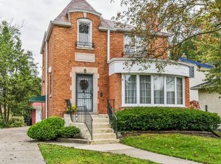 376 Blackhawk Rd, Riverside, IL 60546