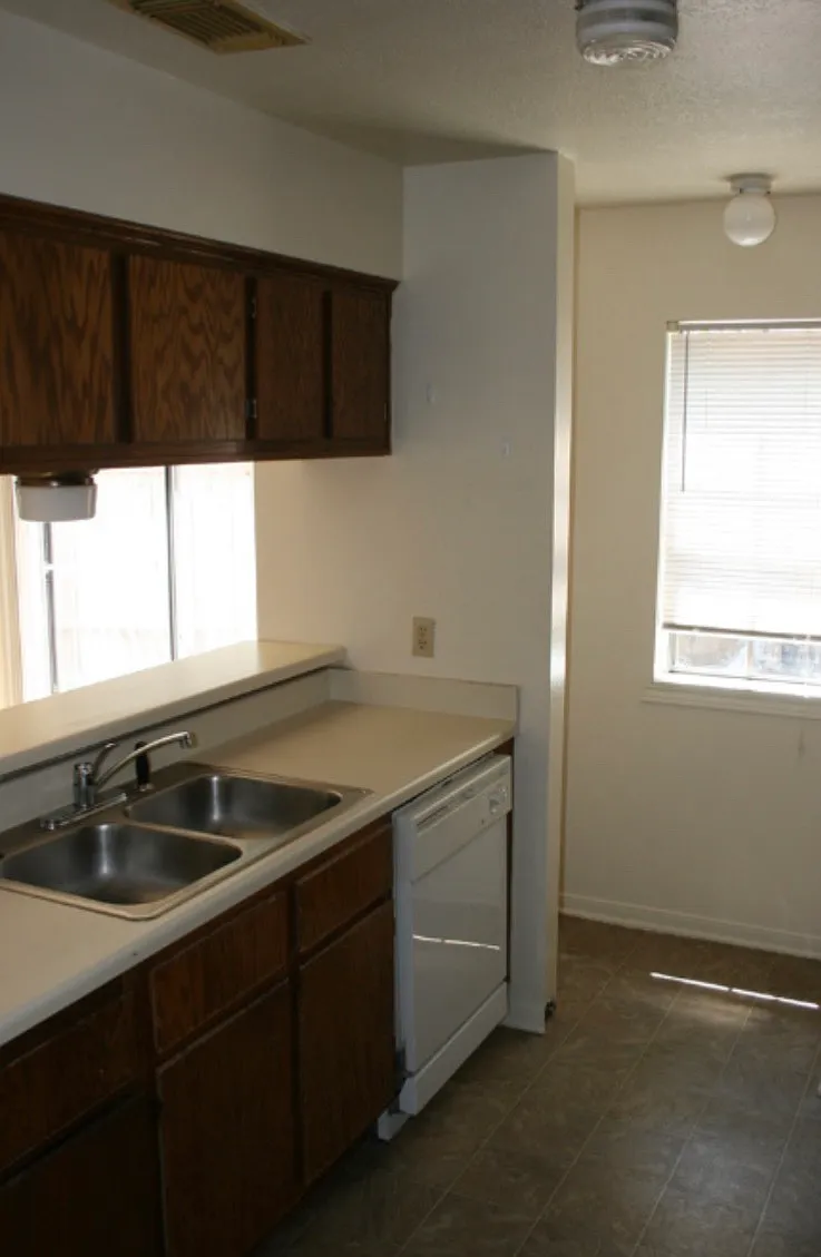 2 bed, 1.5 bath, 1078 sqft, $975 — Photo 4