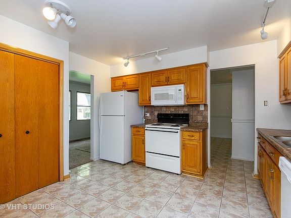 4th image of 313 New Salem St