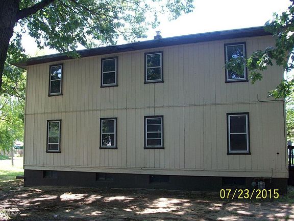 3rd image of 840 E High St