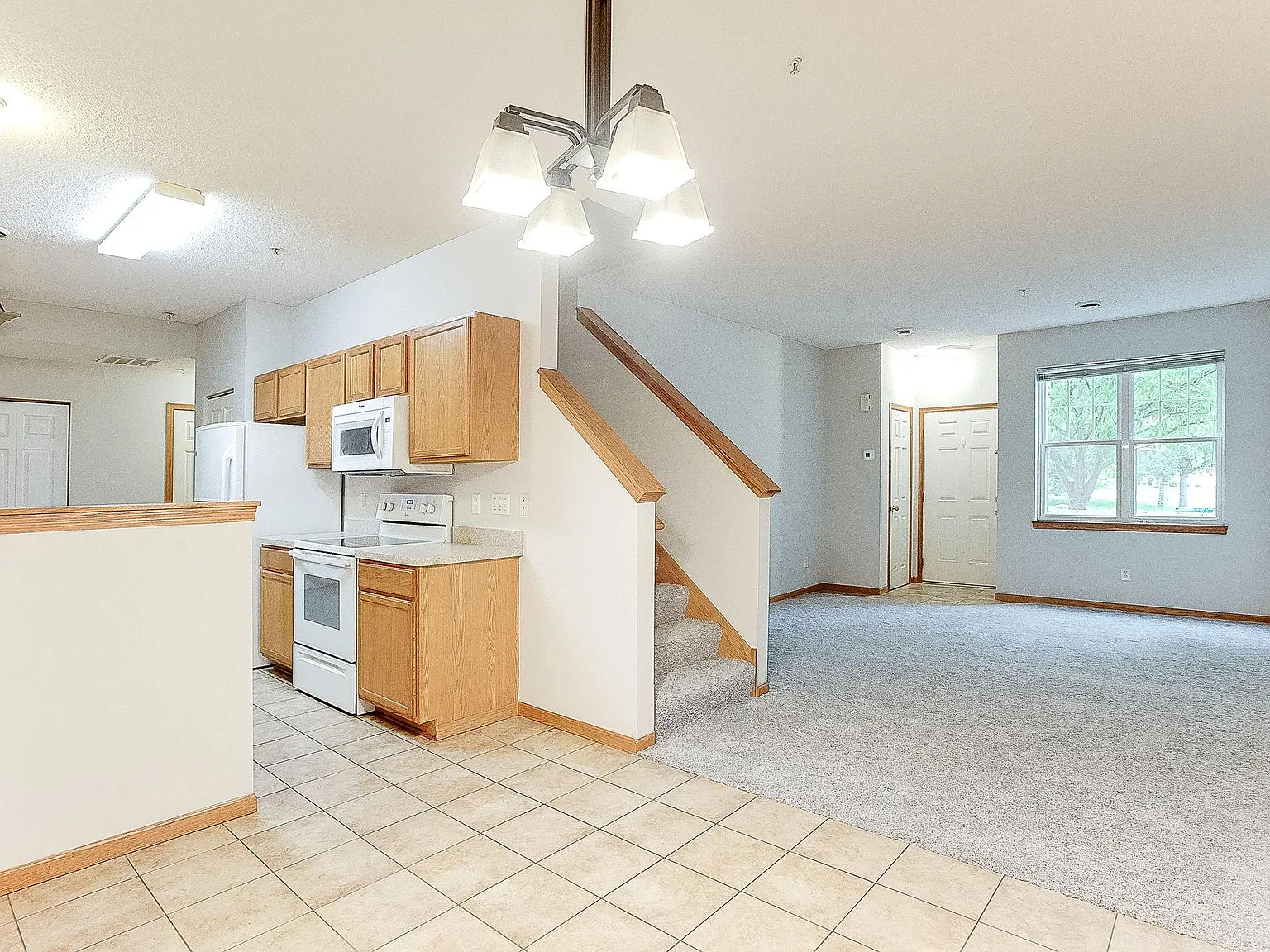 3 bed, 1642 sqft, $2,295 — Photo 2