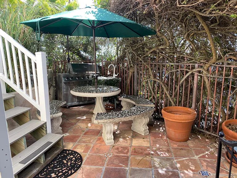 2518 Encina Way #B — Photo 18