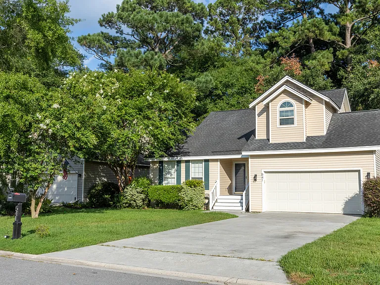 541 Pointe South Dr — Photo 24